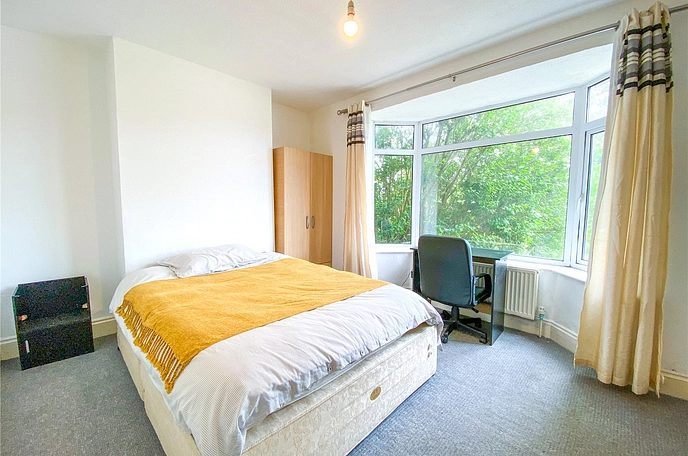 4 bedroom  semi-detached house to rent