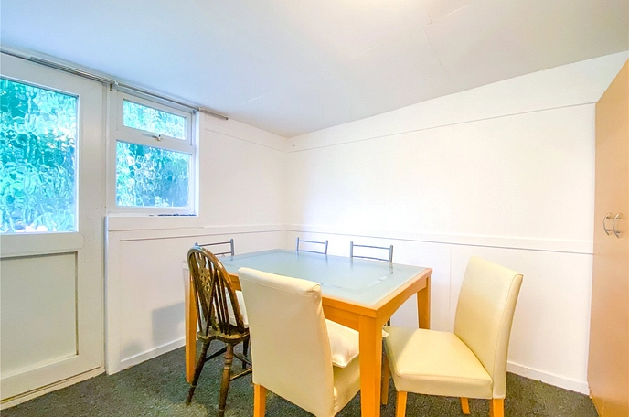 5 bedroom  semi-detached house to rent
