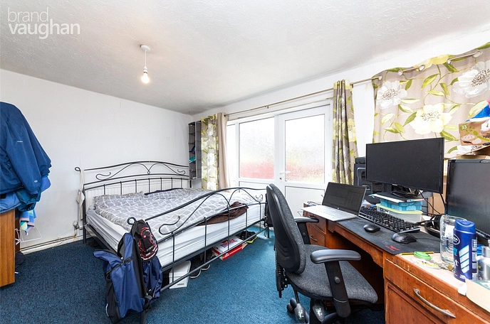 4 bedroom semi-detached house to rent