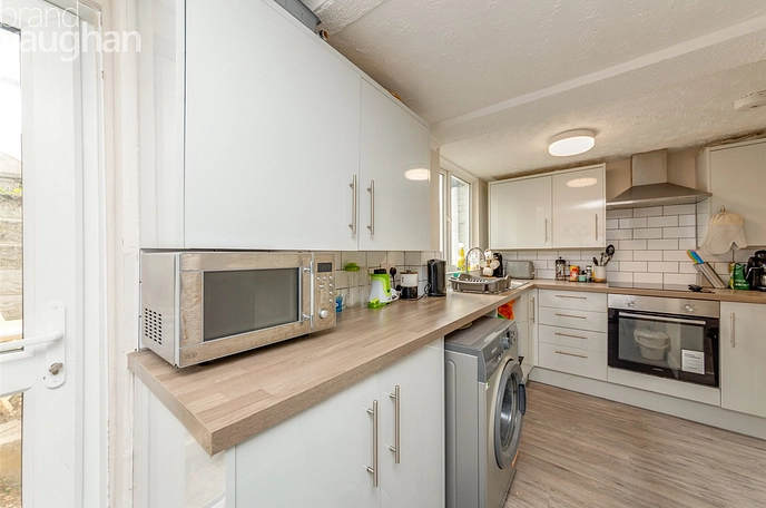 5 bedroom  terraced house to rent