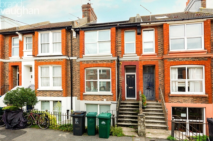 5 bedroom  terraced house to rent