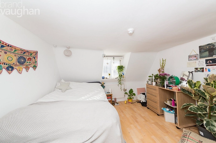 5 bedroom  terraced house to rent