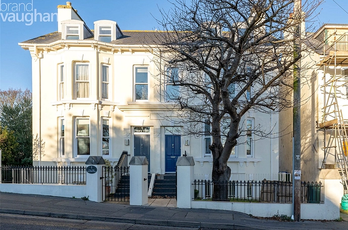 6 bedroom  semi-detached house to rent