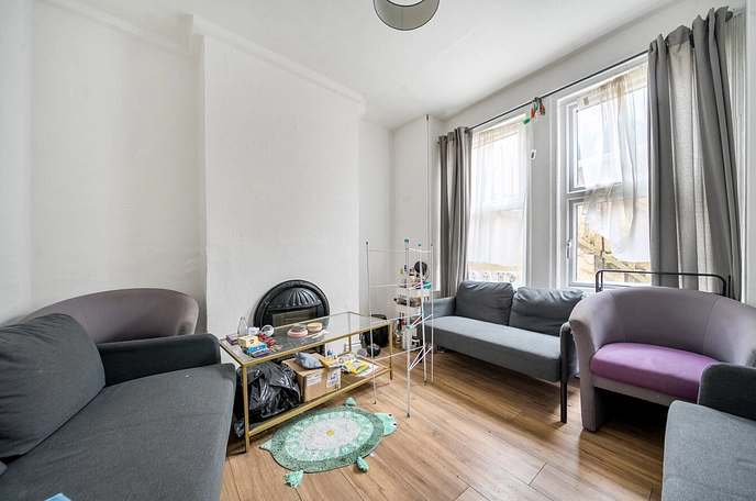 5 bedroom  terraced house to rent
