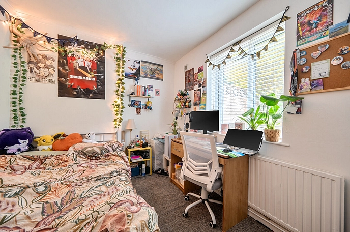 5 bedroom  semi-detached house to rent
