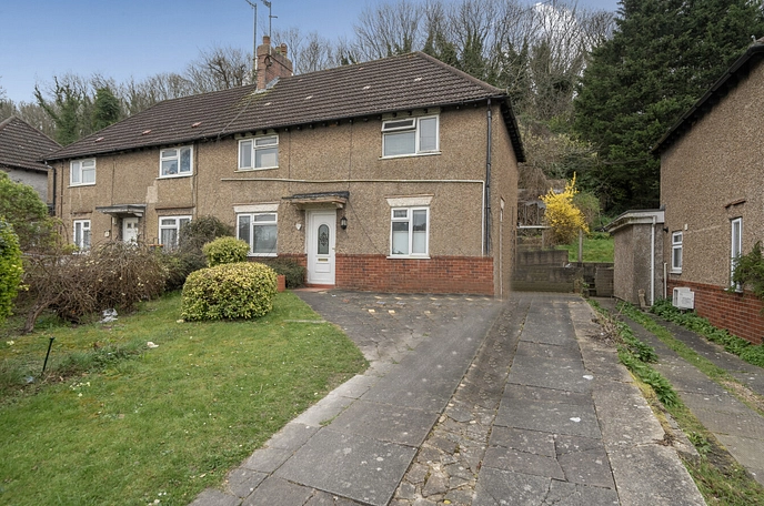 5 bedroom  semi-detached house to rent
