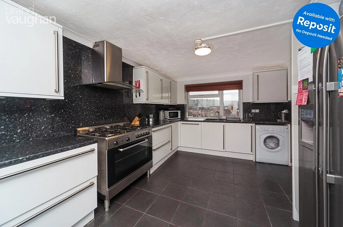 5 bedroom  semi-detached house to rent