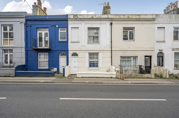 5 bedroom  terraced house to rent