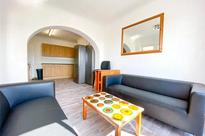 5 bedroom  semi-detached house to rent