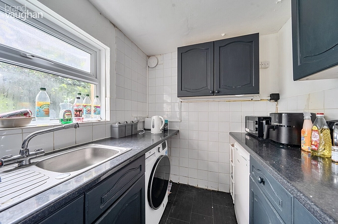 5 bedroom  terraced house to rent