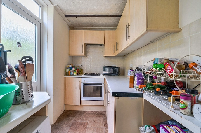 5 bedroom  semi-detached house to rent