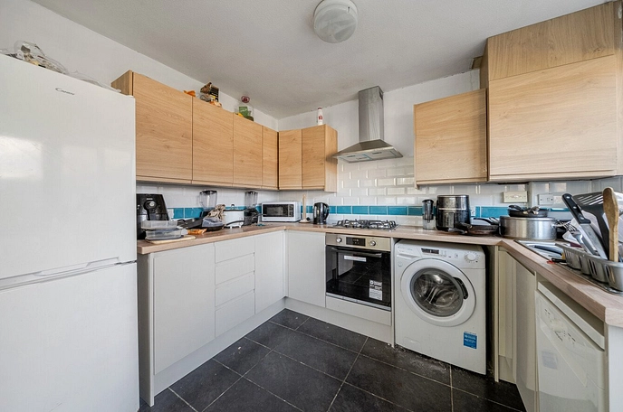 5 bedroom  detached house to rent