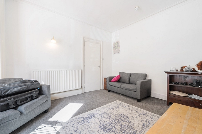 5 bedroom  terraced house to rent