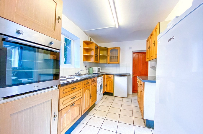 4 bedroom  semi-detached house to rent