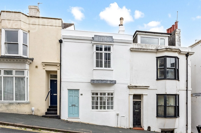 2 bedroom  terraced house for sale