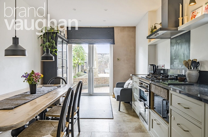 4 bedroom  semi-detached house for sale