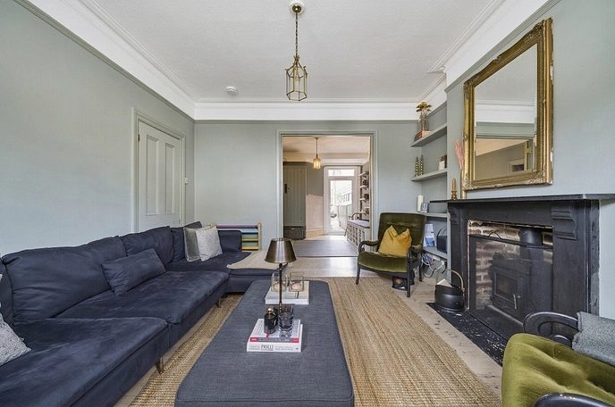4 bedroom  semi-detached house for sale