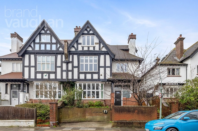 8 bedroom semi-detached house for sale