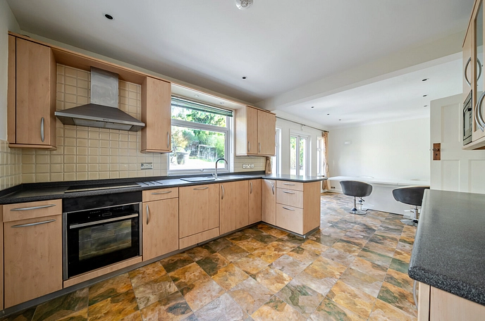 6 bedroom  detached house for sale