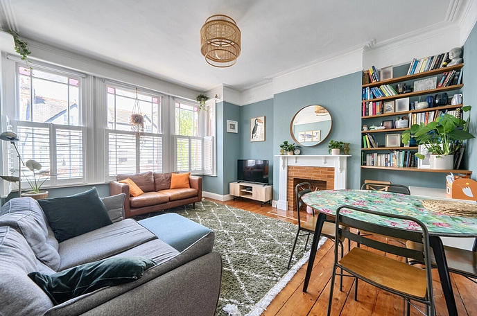 3 bedroom maisonette for sale