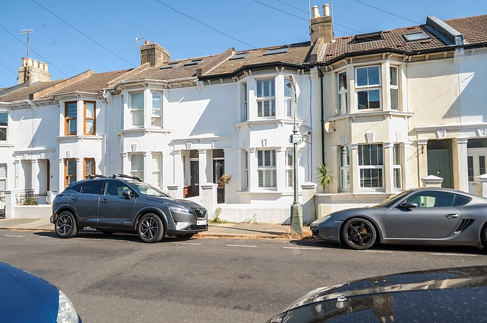 4 bedroom  terraced house for sale