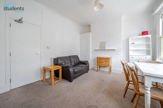 3 bedroom  terraced maisonette to rent