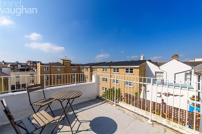 4 bedroom  terraced house for sale