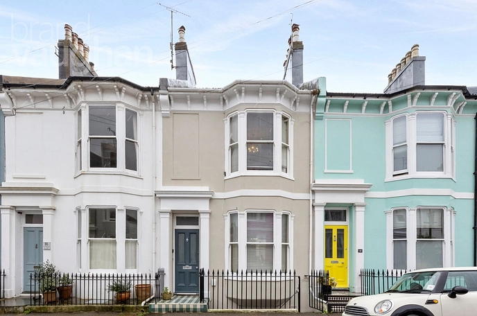 4 bedroom  terraced house for sale