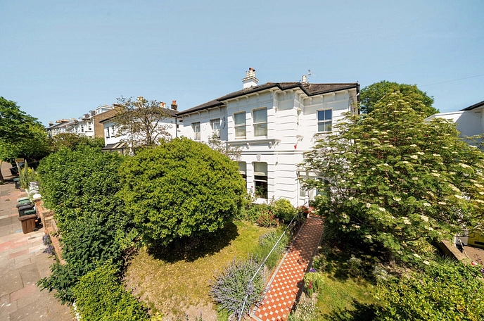 5 bedroom semi-detached house for sale