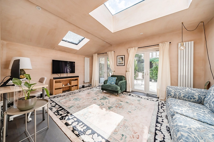 5 bedroom  terraced house for sale