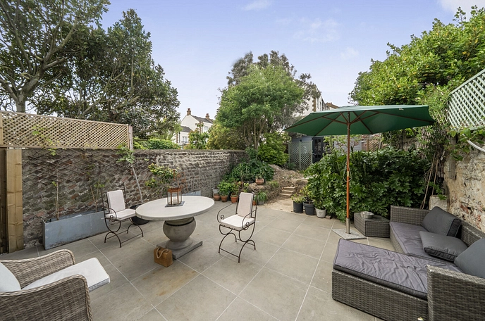 4 bedroom  terraced house for sale