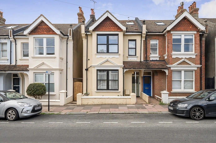 5 bedroom  terraced house for sale
