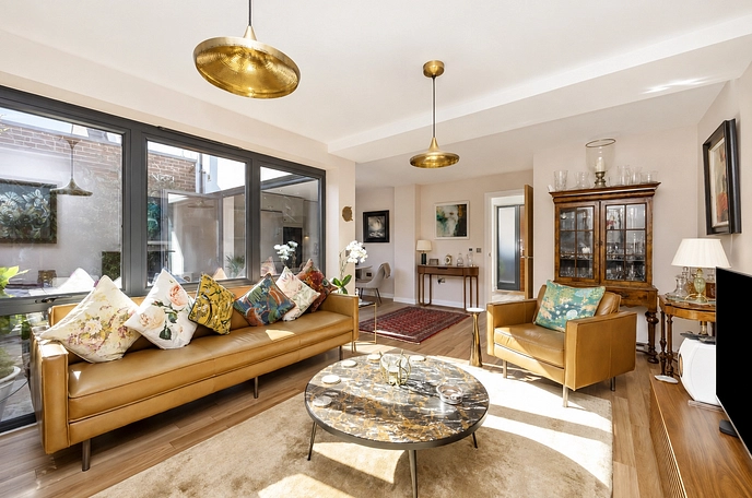 4 bedroom  terraced house for sale