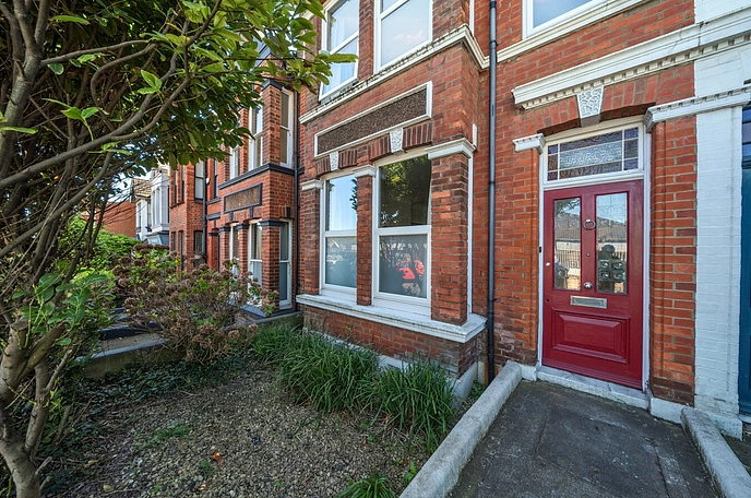 3 bedroom  terraced house for sale