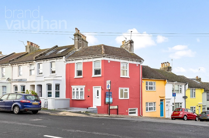 5 bedroom  terraced house for sale