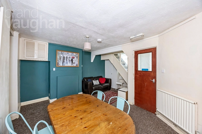 5 bedroom  terraced house for sale