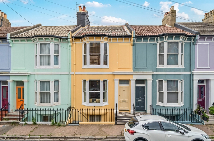 4 bedroom  terraced house for sale