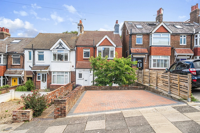 3 bedroom  semi-detached house for sale