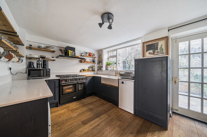 5 bedroom  terraced house for sale