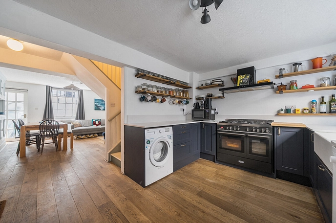 5 bedroom  terraced house for sale