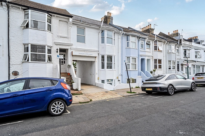 3 bedroom  terraced house to rent