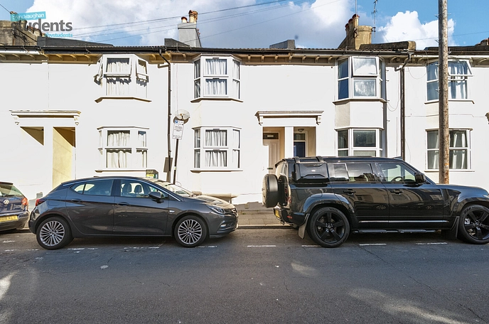 4 bedroom  terraced house to rent