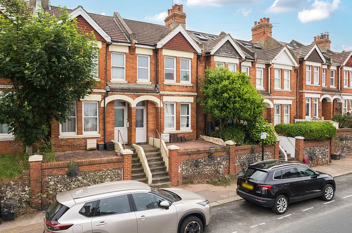 3 bedroom  terraced house to rent