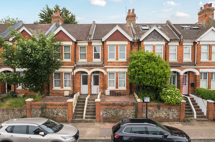 3 bedroom  terraced house to rent