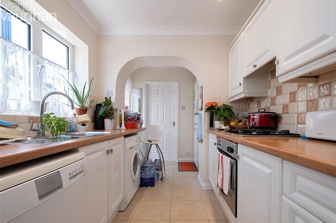 4 bedroom  semi-detached house to rent
