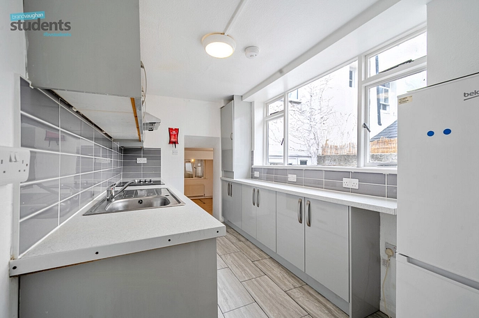 4 bedroom  terraced house to rent