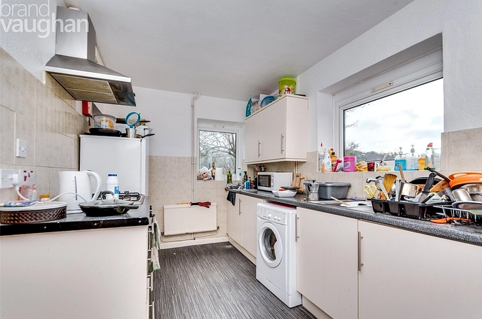 5 bedroom  semi-detached house to rent