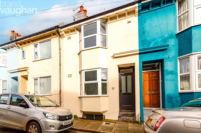 4 bedroom  terraced house to rent