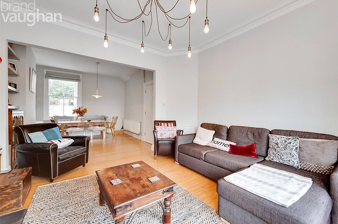 4 bedroom  terraced house to rent