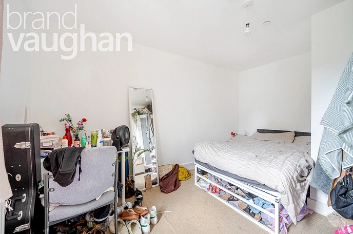4 bedroom  semi-detached house to rent